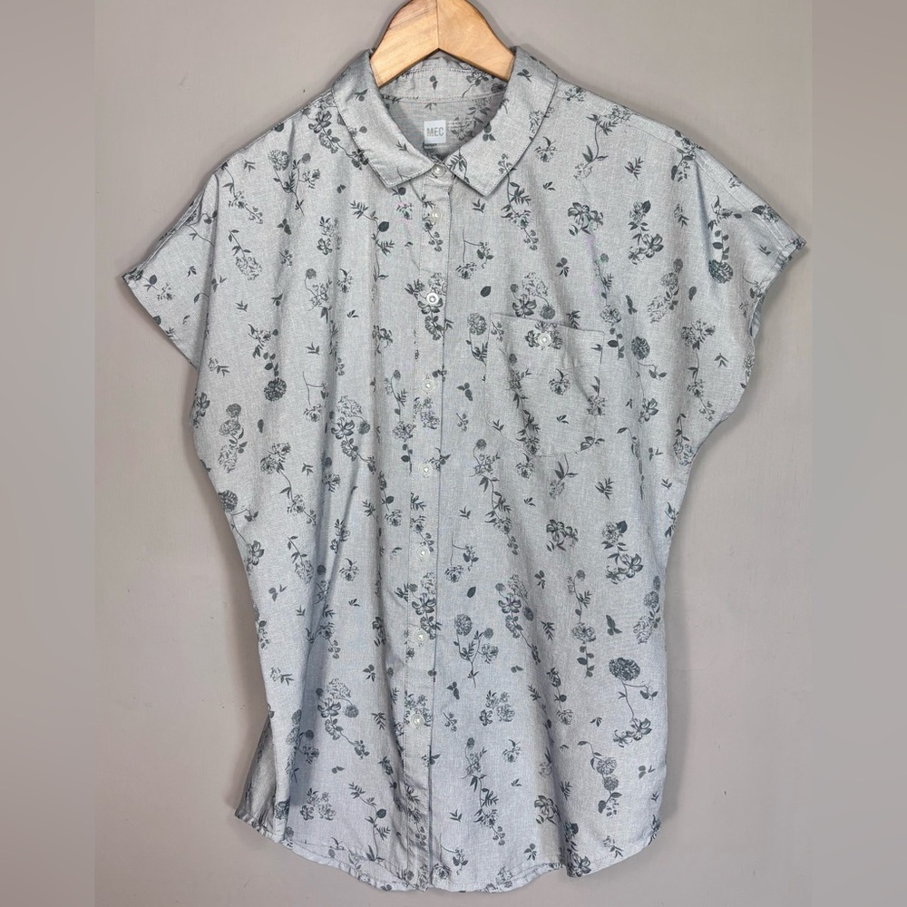 MEC Gray Floral Blouse Short Sleeve